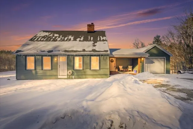 $394,900 | 881 Franklin Highway, Andover, NH 03216