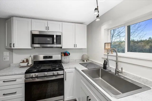 $394,900 | 881 Franklin Highway, Andover, NH 03216