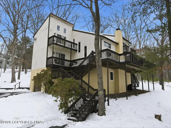 $369,000 | 176 Manchester Drive, Bushkill, PA 18324
