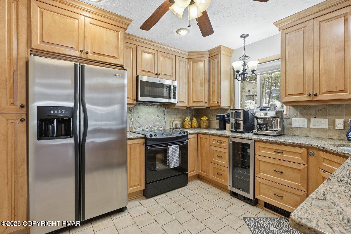 176 Manchester Drive Bushkill, PA 18324 - Photo 15 of 68 1000048601