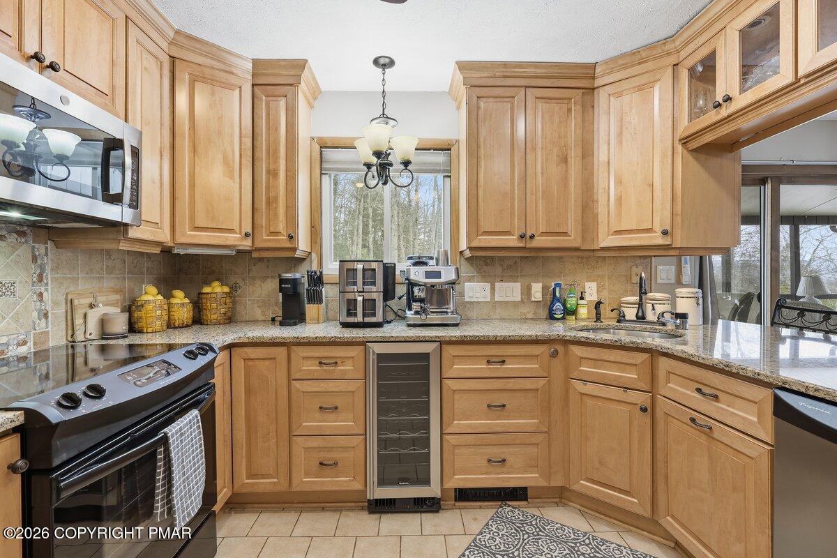 176 Manchester Drive Bushkill, PA 18324 - Photo 16 of 68 1000048602