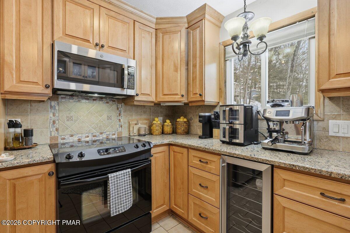 176 Manchester Drive Bushkill, PA 18324 - Photo 18 of 68 1000048603