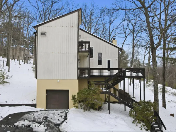 $369,000 | 176 Manchester Drive, Bushkill, PA 18324