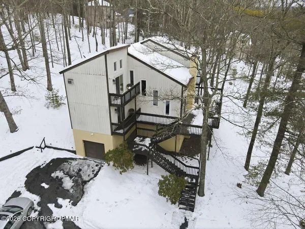 $369,000 | 176 Manchester Drive, Bushkill, PA 18324
