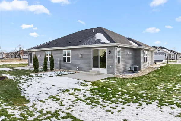 $399,900 | 504 Hunter Oaks Boulevard, Unit 1001, Watertown, WI 53094
