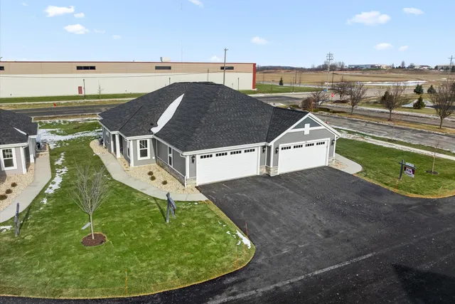 $399,900 | 504 Hunter Oaks Boulevard, Unit 1001, Watertown, WI 53094