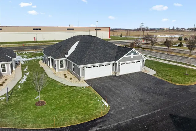 $399,900 | 504 Hunter Oaks Boulevard, Unit 1001, Watertown, WI 53094