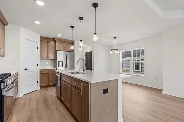 $399,900 | 504 Hunter Oaks Boulevard, Unit 1001, Watertown, WI 53094