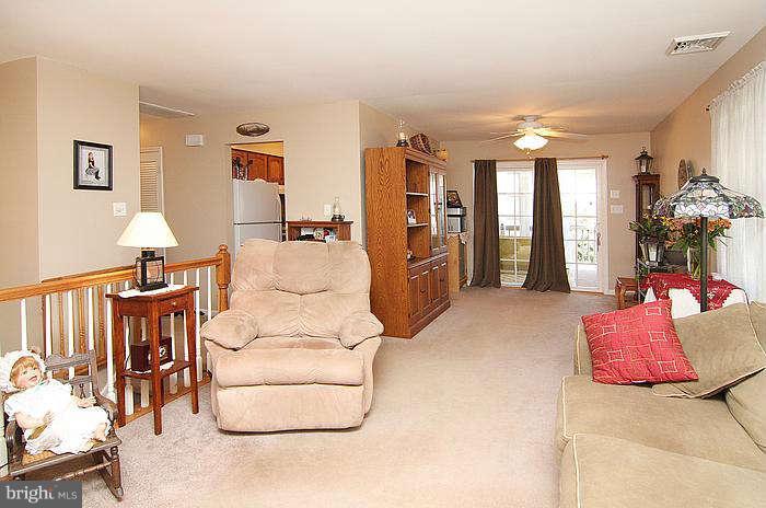 3220 Hooper Road New Windsor, MD 21776 - Photo 4 of 24 Living Room