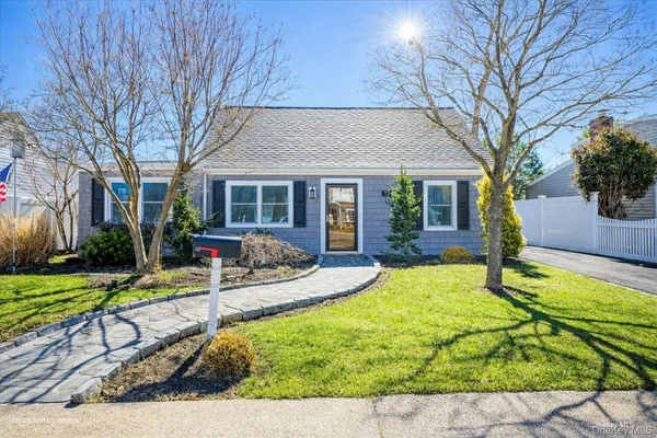 $699,000 | 72 Cleveland Avenue, Massapequa, NY 11758