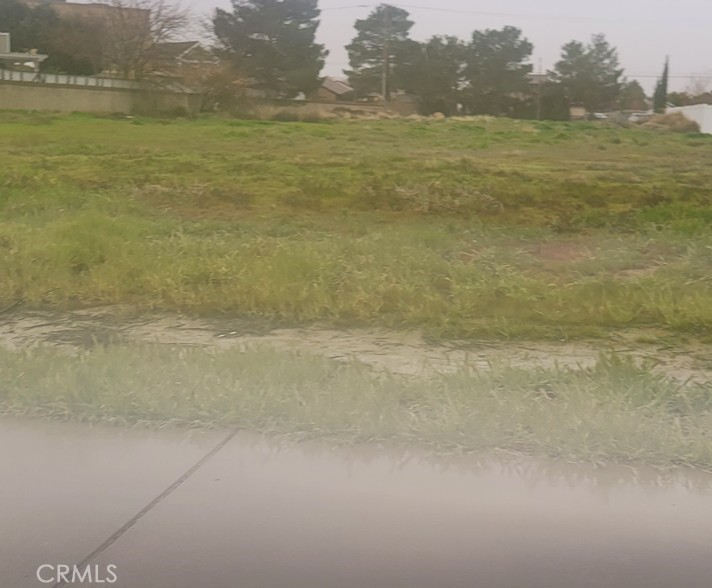 15 15th Lancaster, CA 93535 - Photo 4 of 5 a picture of a lake view