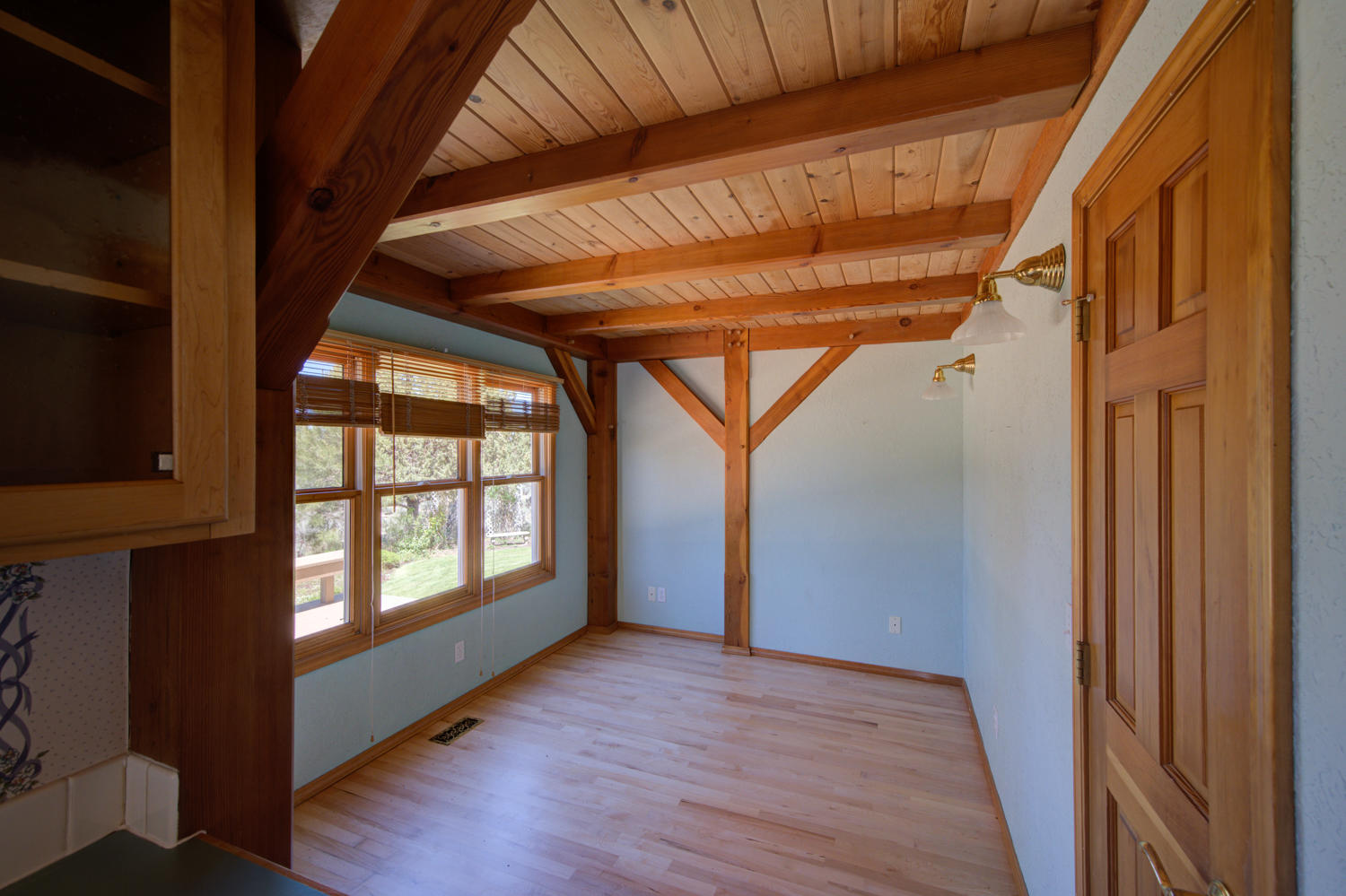 22052 Banff Drive Bend, OR 97702 - Photo 5 of 31 5_nook