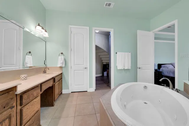 $819,999 | 415 Breezeway Court, Cedar Hill, TX 75104