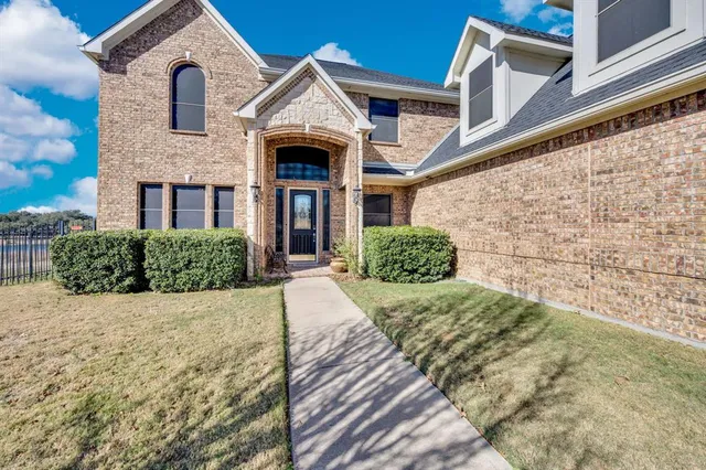 $819,999 | 415 Breezeway Court, Cedar Hill, TX 75104