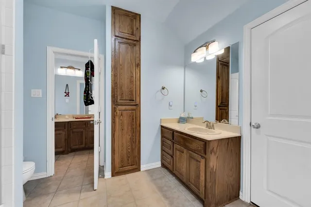 $819,999 | 415 Breezeway Court, Cedar Hill, TX 75104