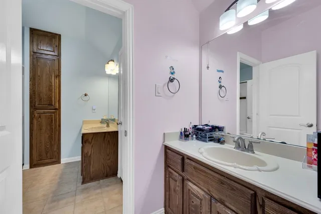 $819,999 | 415 Breezeway Court, Cedar Hill, TX 75104