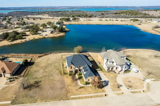 $819,999 | 415 Breezeway Court, Cedar Hill, TX 75104