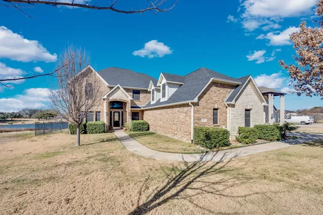 $819,999 | 415 Breezeway Court, Cedar Hill, TX 75104