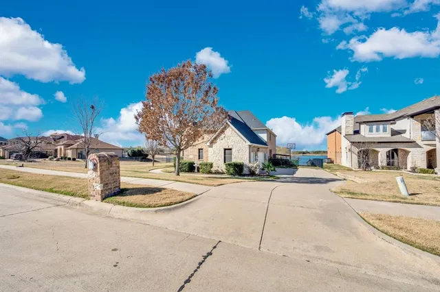 $819,999 | 415 Breezeway Court, Cedar Hill, TX 75104