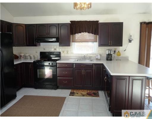 17 Haypress Road Cranbury, NJ 08512 - Photo 4 of 10 Gallery Image 4