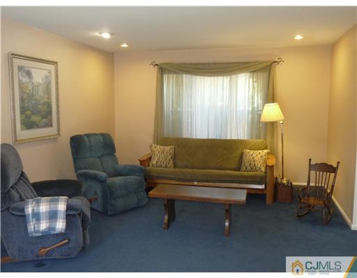 17 Haypress Road Cranbury, NJ 08512 - Photo 5 of 10 Gallery Image 5