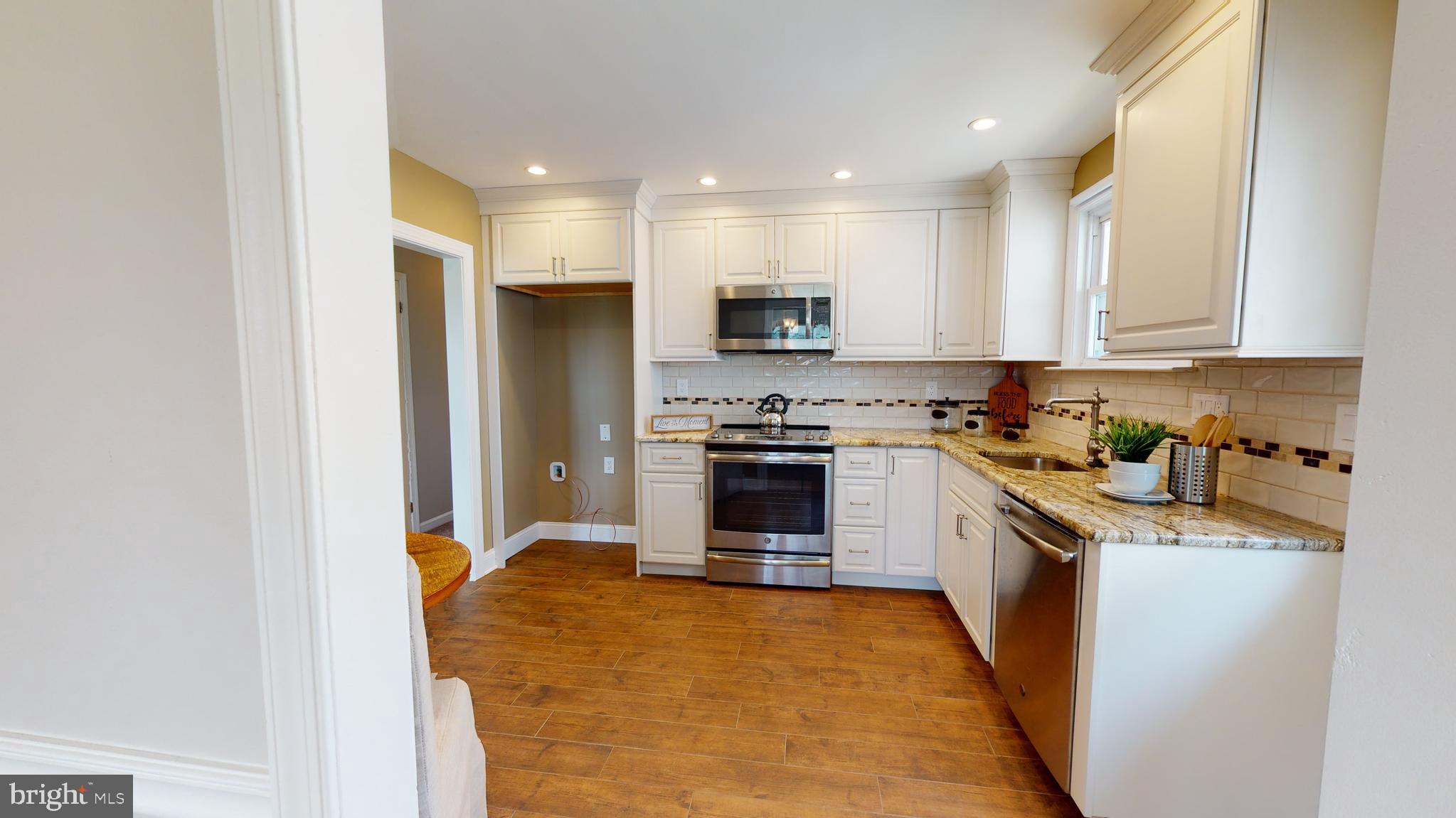 408 Newport Road Bristol, PA 19007 - Photo 12 of 27 Gallery Image 12