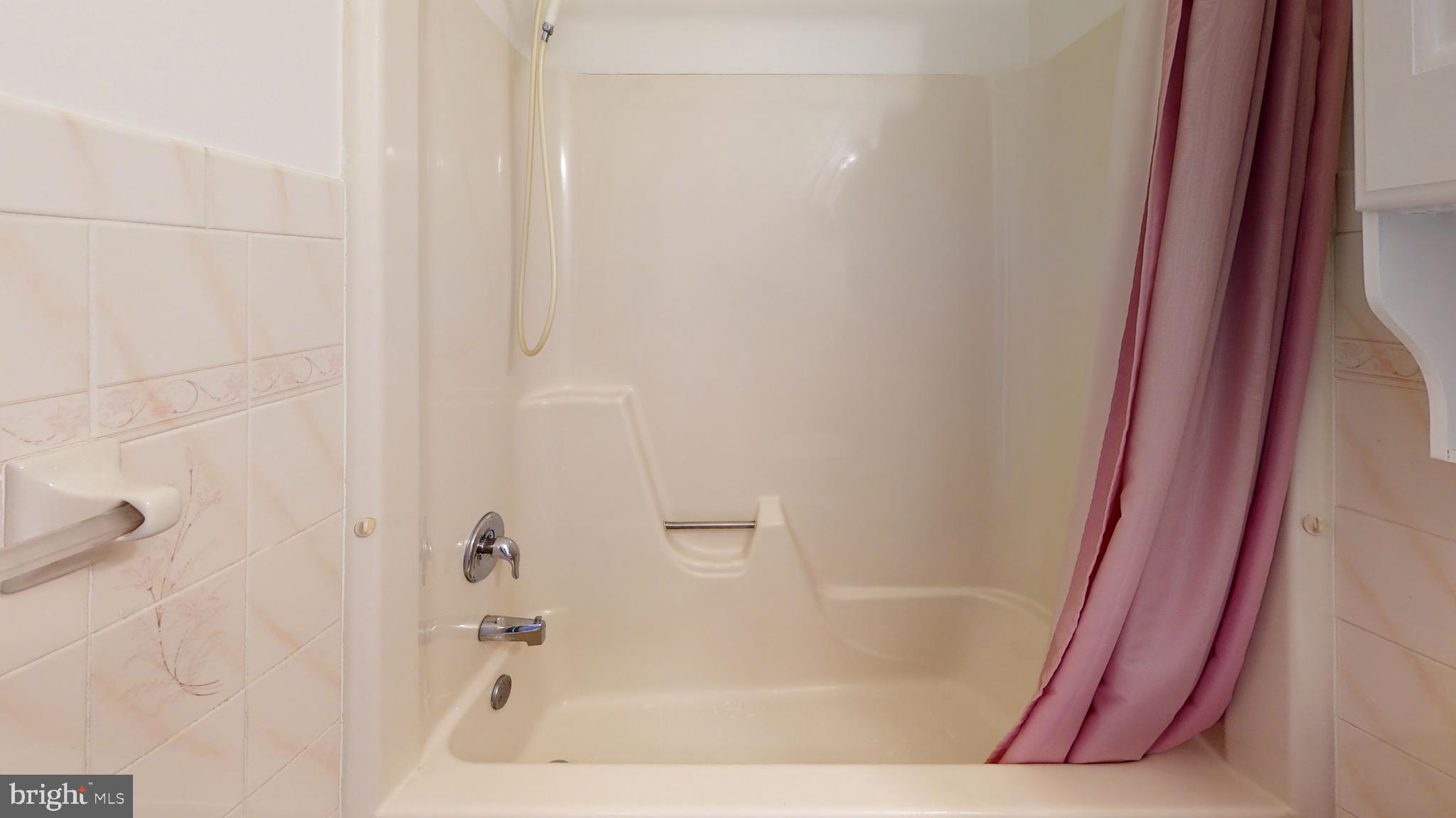 408 Newport Road Bristol, PA 19007 - Photo 20 of 27 Gallery Image 20