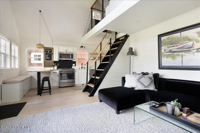 $569,000 | 232 Pomrankey Lane, Dover, ID 83825