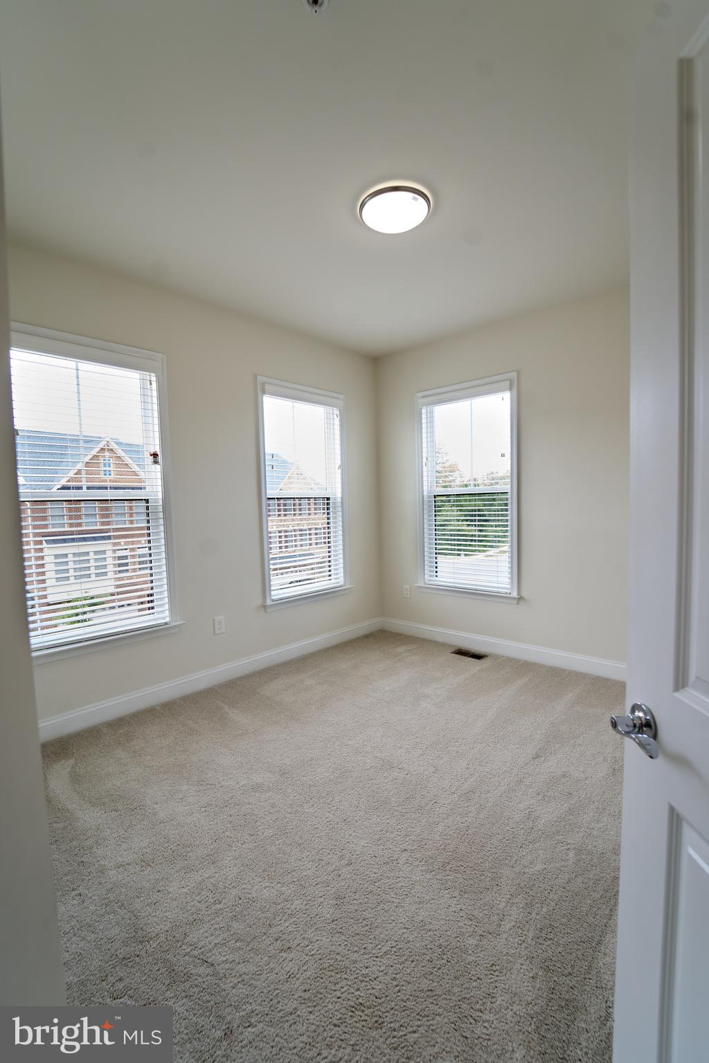 22552 Windsor Locks Square Ashburn, VA 20148 - Photo 20 of 33