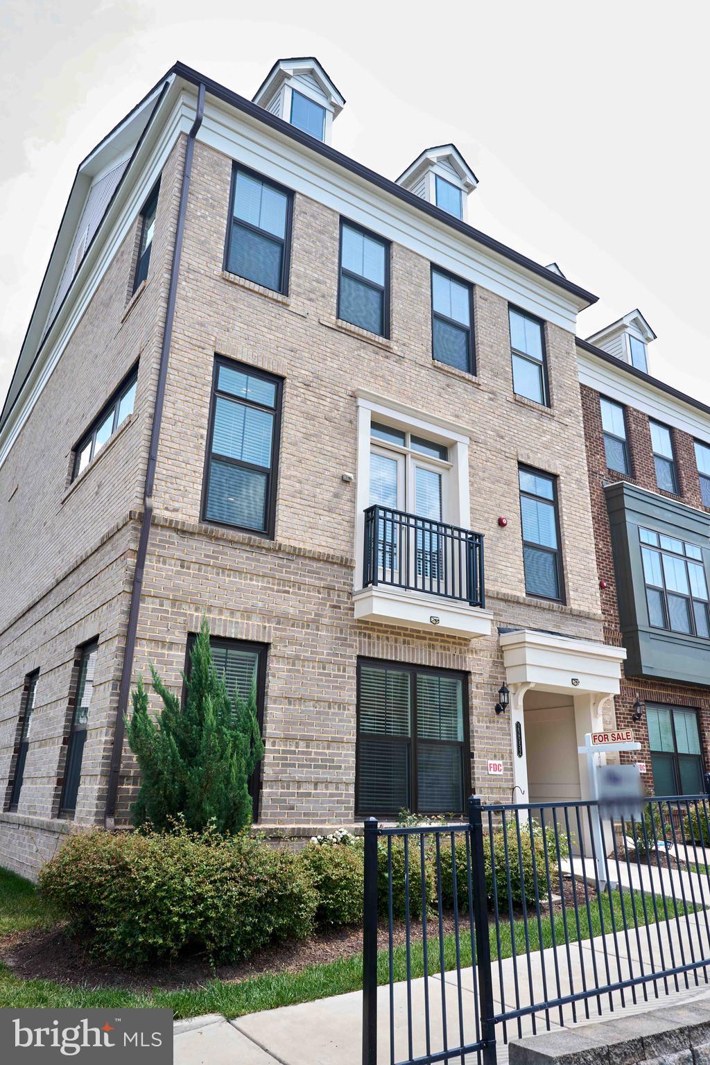 22552 Windsor Locks Square Ashburn, VA 20148 - Photo 2 of 33