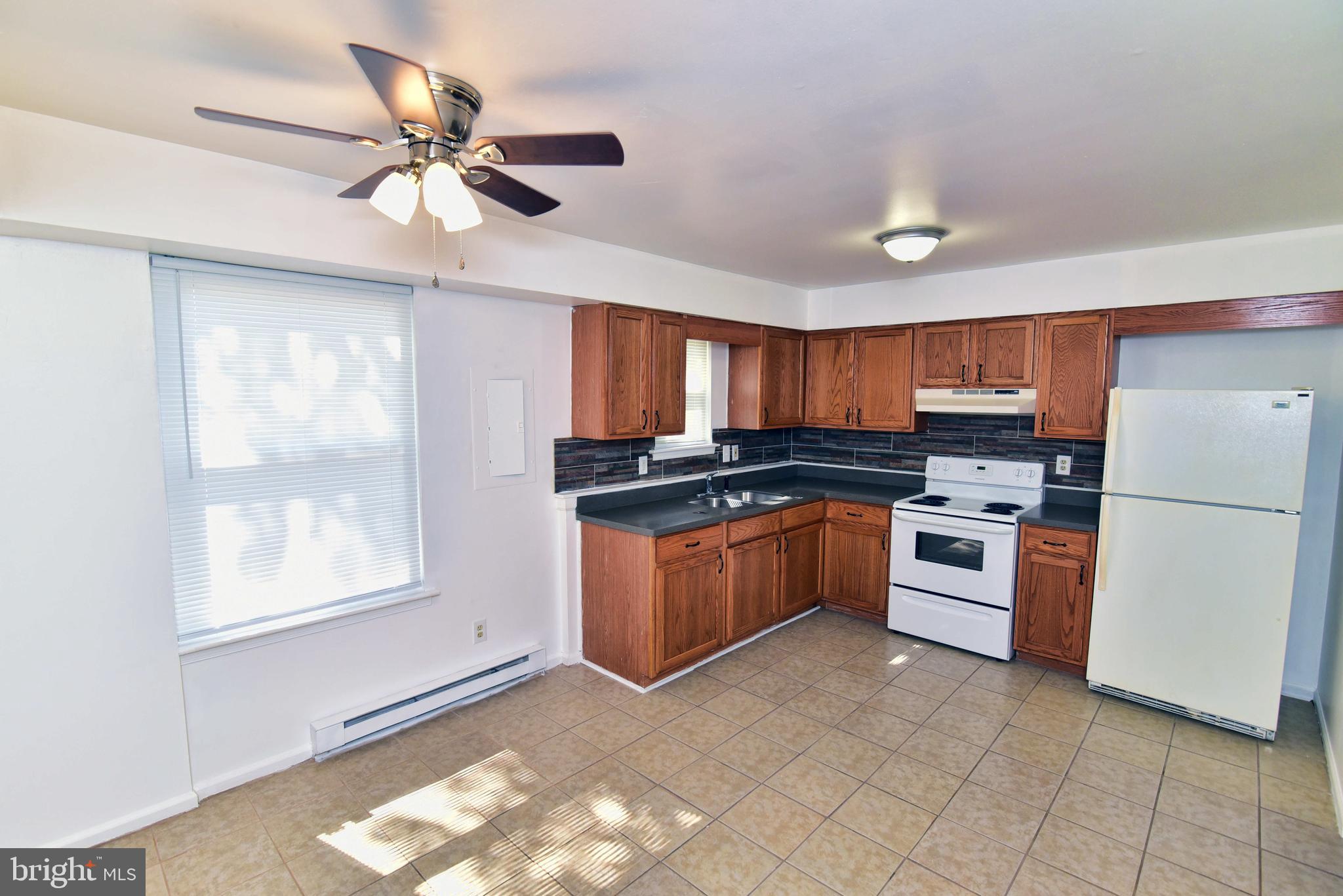 28 Yorkshire Road Sicklerville, NJ 08081 - Photo 5 of 22 Gallery Image 5