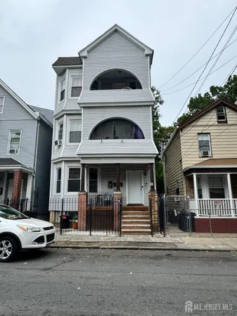 $1,800 | 27 Alexander Street, Newark, NJ 07106