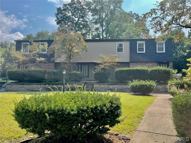 $65,000 | 2 French Quarter, Belleville, IL 62223