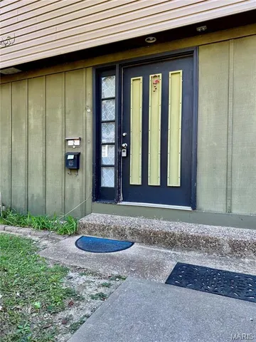 $65,000 | 2 French Quarter, Belleville, IL 62223