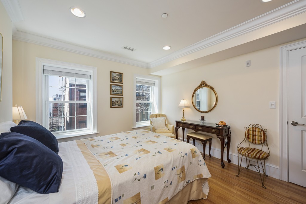 31 Mt Vernon Street, Unit 2 Boston, MA 02129 - Photo 11 of 25