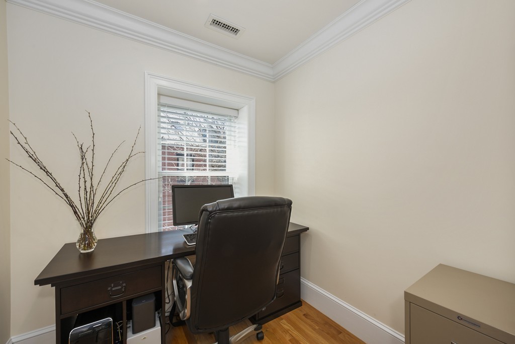 31 Mt Vernon Street, Unit 2 Boston, MA 02129 - Photo 13 of 25