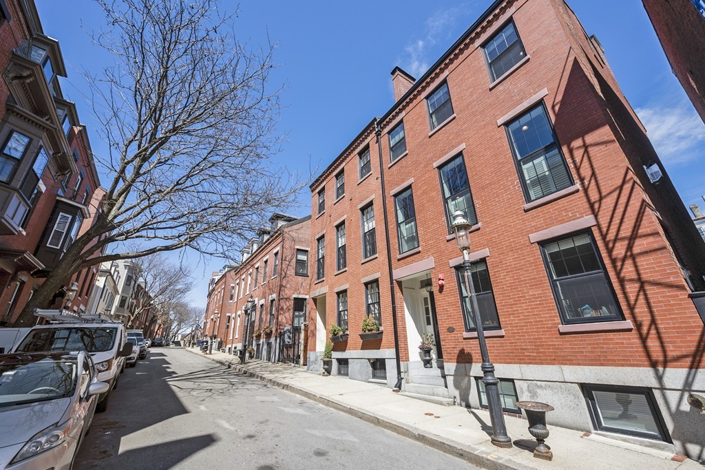 31 Mt Vernon Street, Unit 2 Boston, MA 02129 - Photo 20 of 25