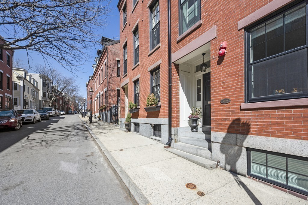 31 Mt Vernon Street, Unit 2 Boston, MA 02129 - Photo 21 of 25