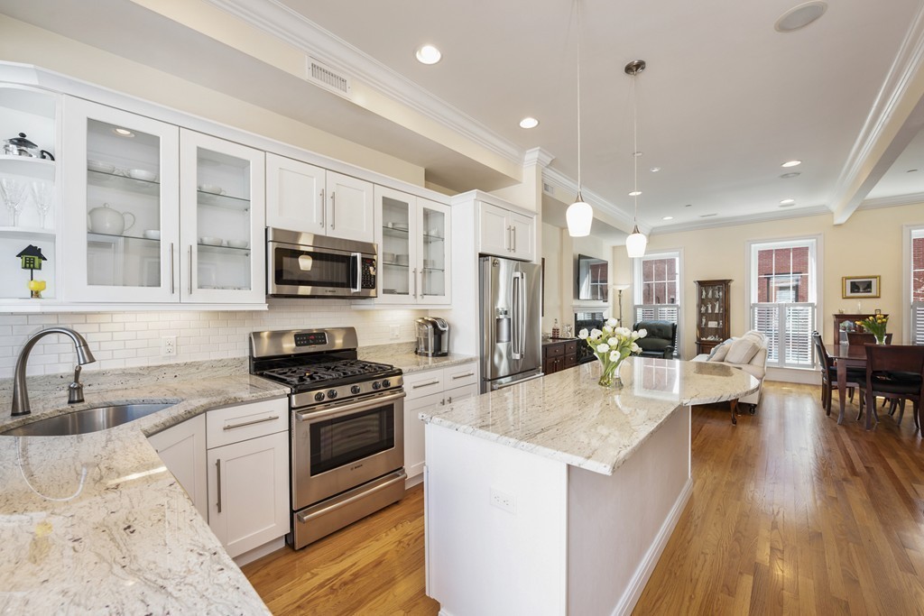 31 Mt Vernon Street, Unit 2 Boston, MA 02129 - Photo 4 of 25