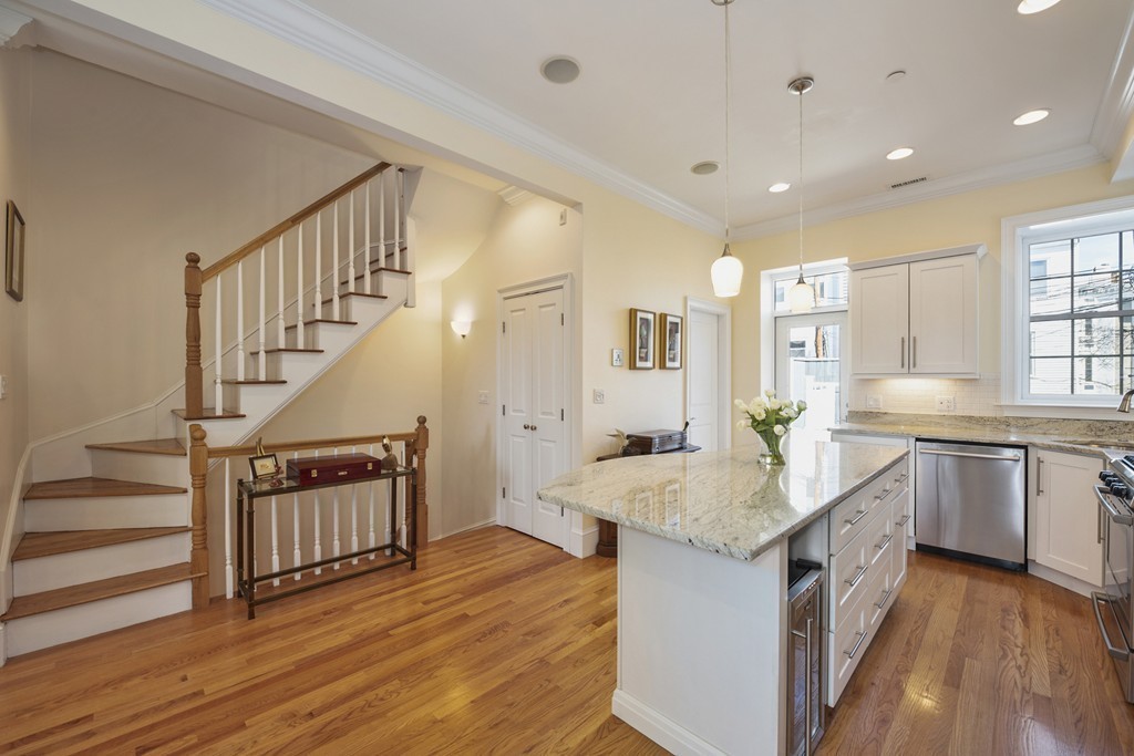 31 Mt Vernon Street, Unit 2 Boston, MA 02129 - Photo 5 of 25
