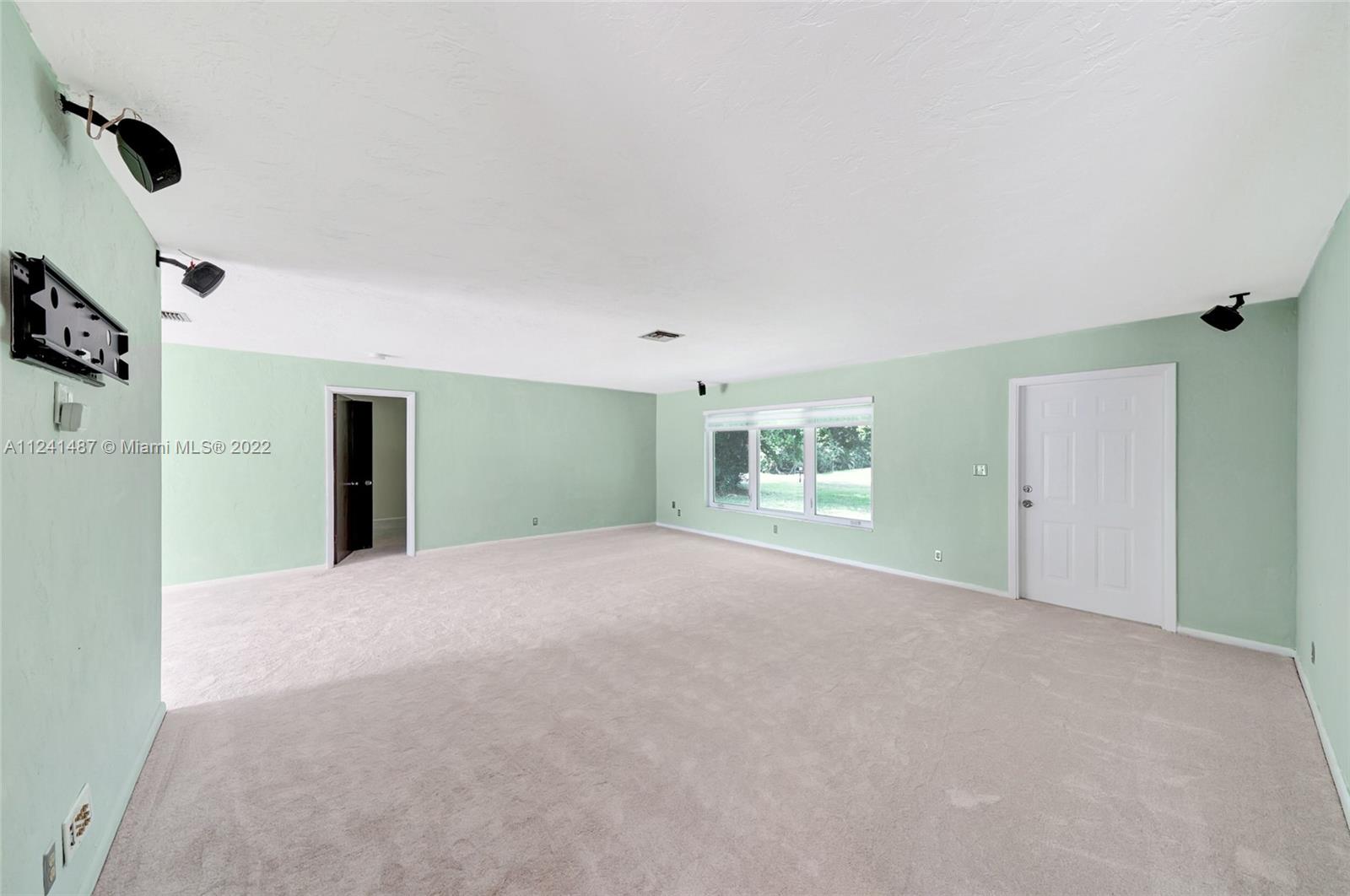 4860 Southwest 196th Lane Southwest Ranches, FL 33332 - Photo 12 of 59 Gallery Image 12
