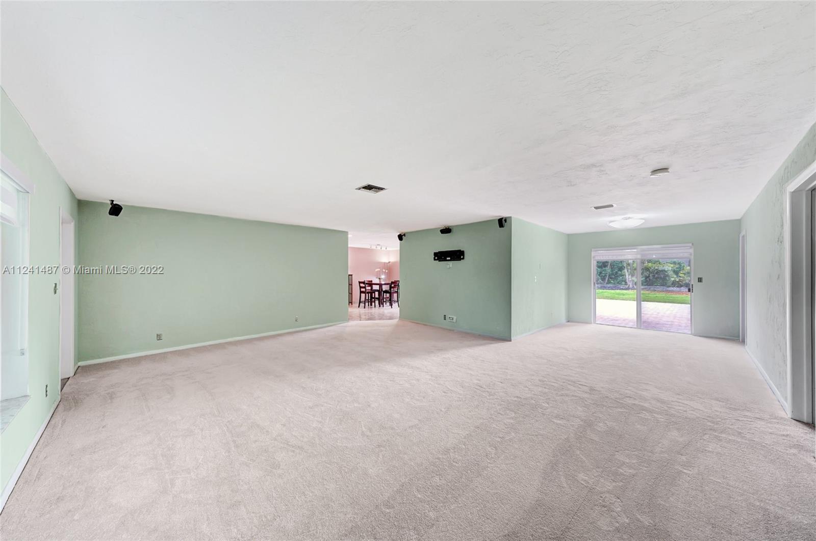 4860 Southwest 196th Lane Southwest Ranches, FL 33332 - Photo 13 of 59 Gallery Image 13