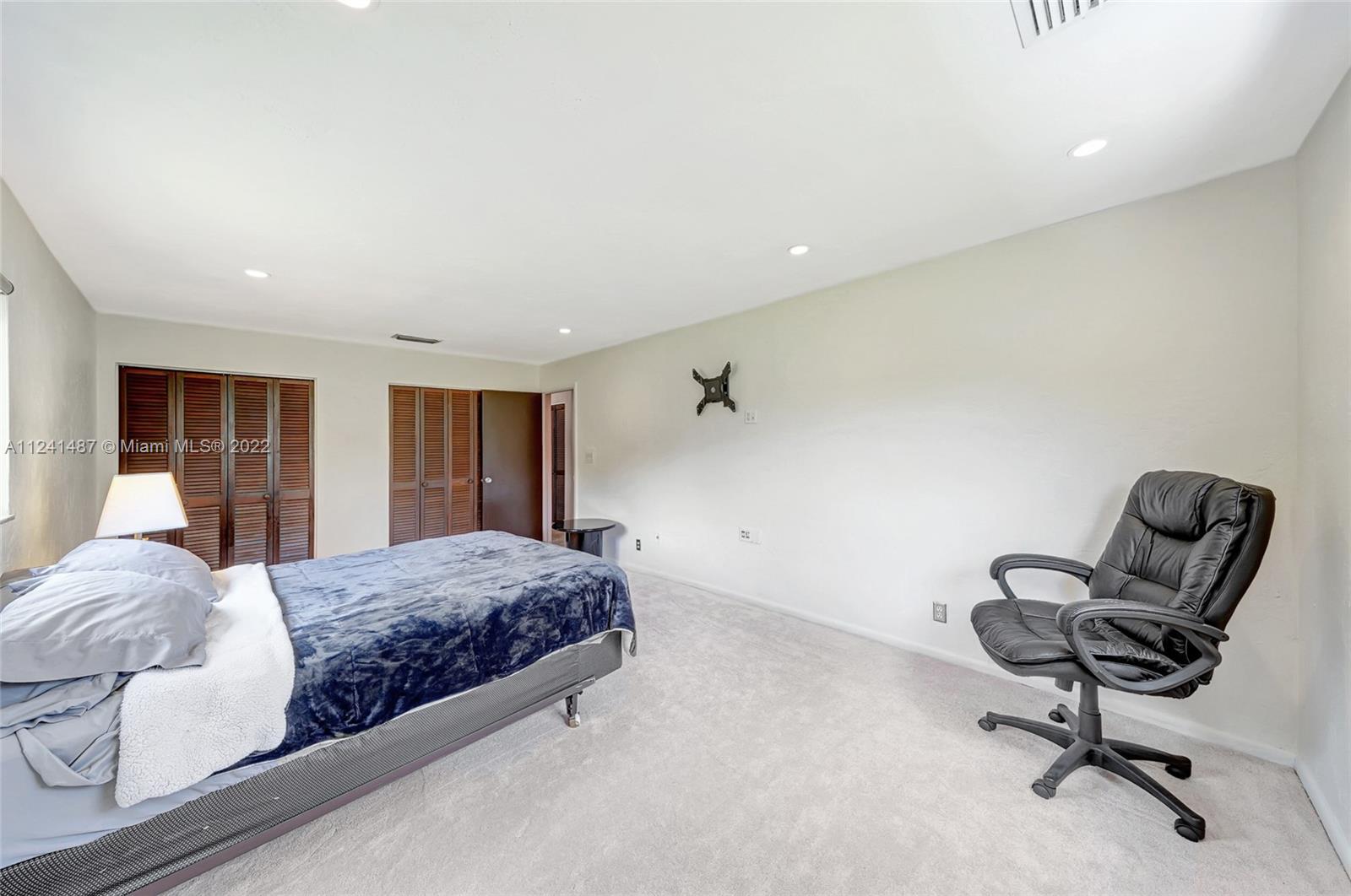 4860 Southwest 196th Lane Southwest Ranches, FL 33332 - Photo 53 of 59 Gallery Image 53