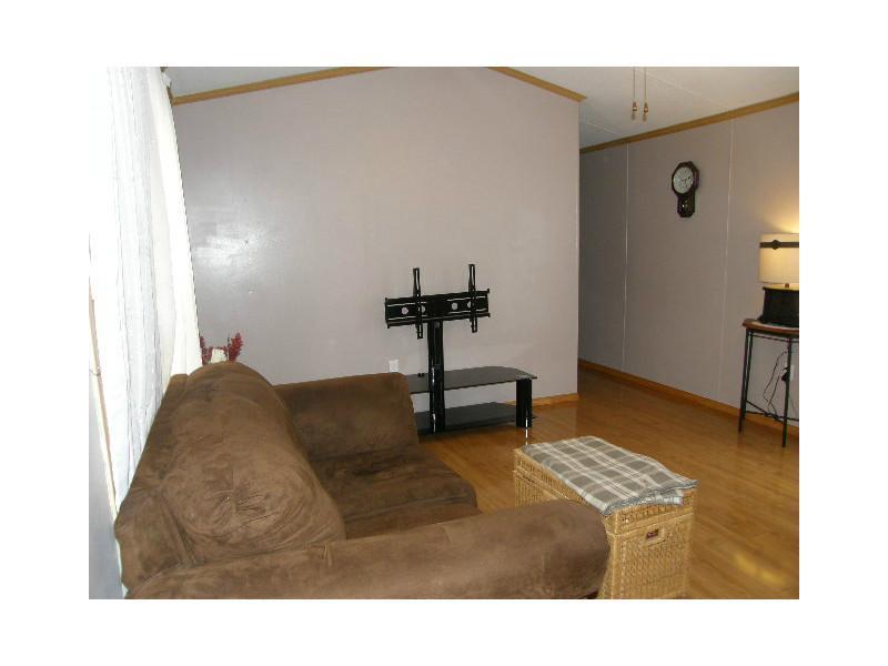 7 Juniper Street Millinocket, ME 04462 - Photo 16 of 24 Living Room.
