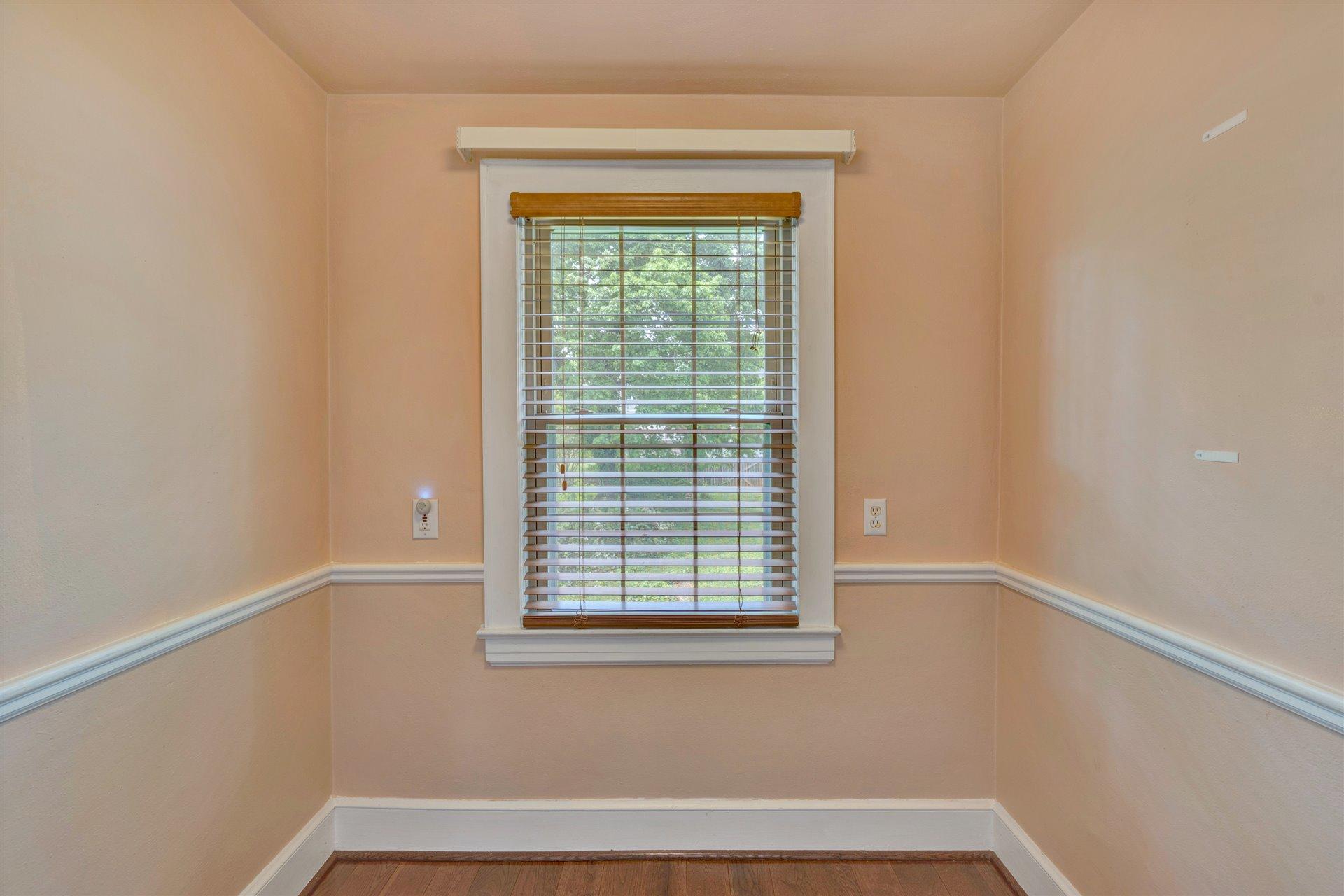 1827 Warrington Road Southwest Roanoke, VA 24015 - Photo 13 of 21 16-DSC1106