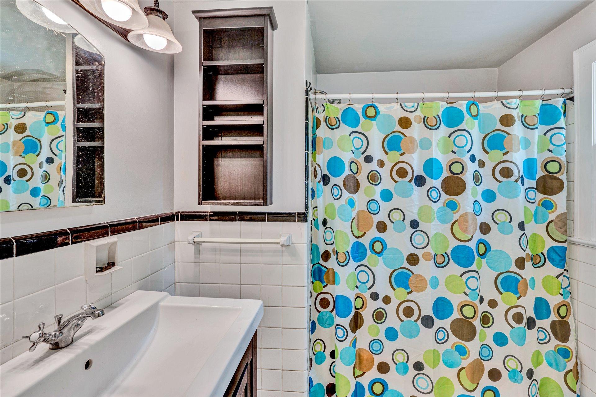 1827 Warrington Road Southwest Roanoke, VA 24015 - Photo 14 of 21 18-DSC1118