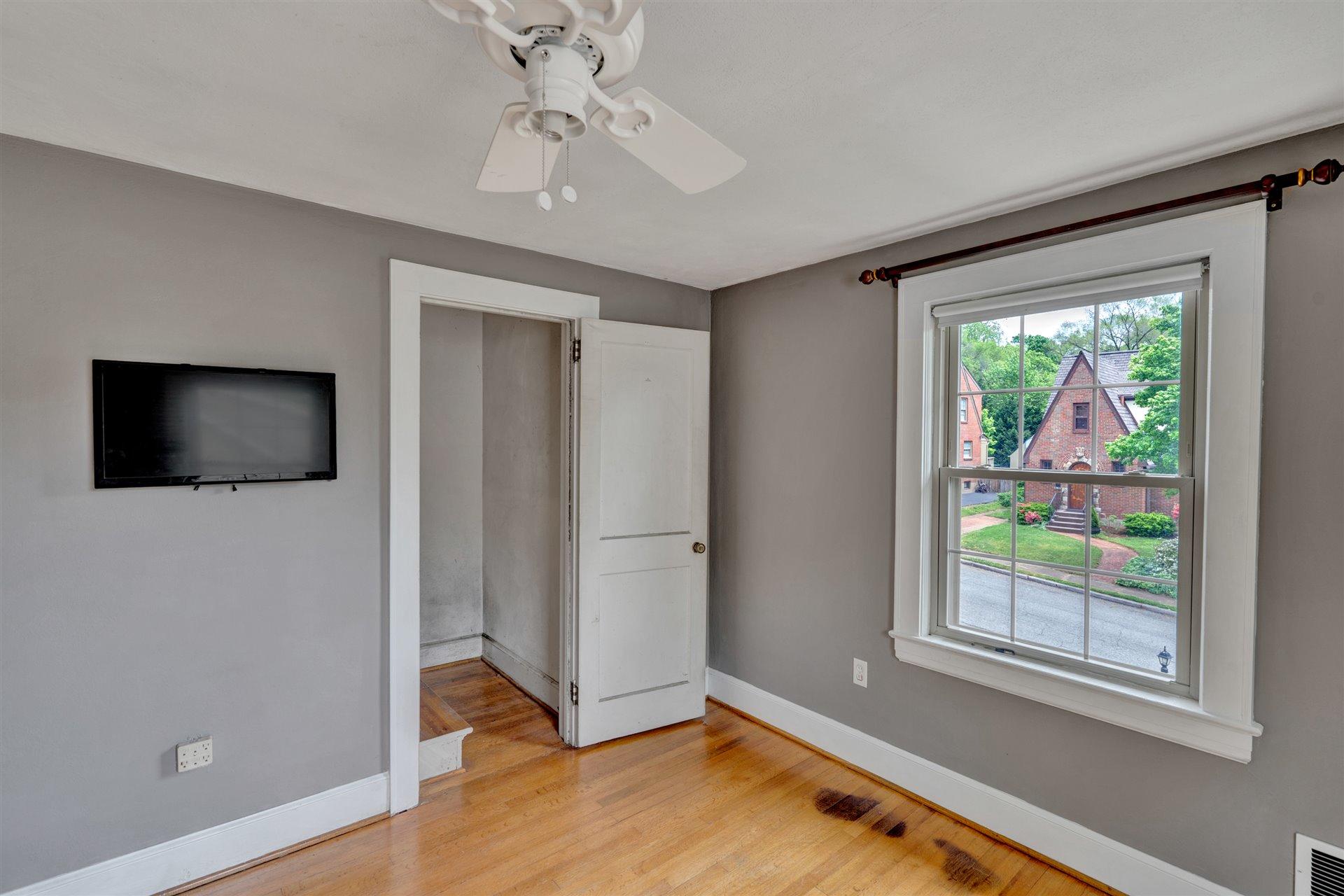1827 Warrington Road Southwest Roanoke, VA 24015 - Photo 16 of 21 20-DSC1127