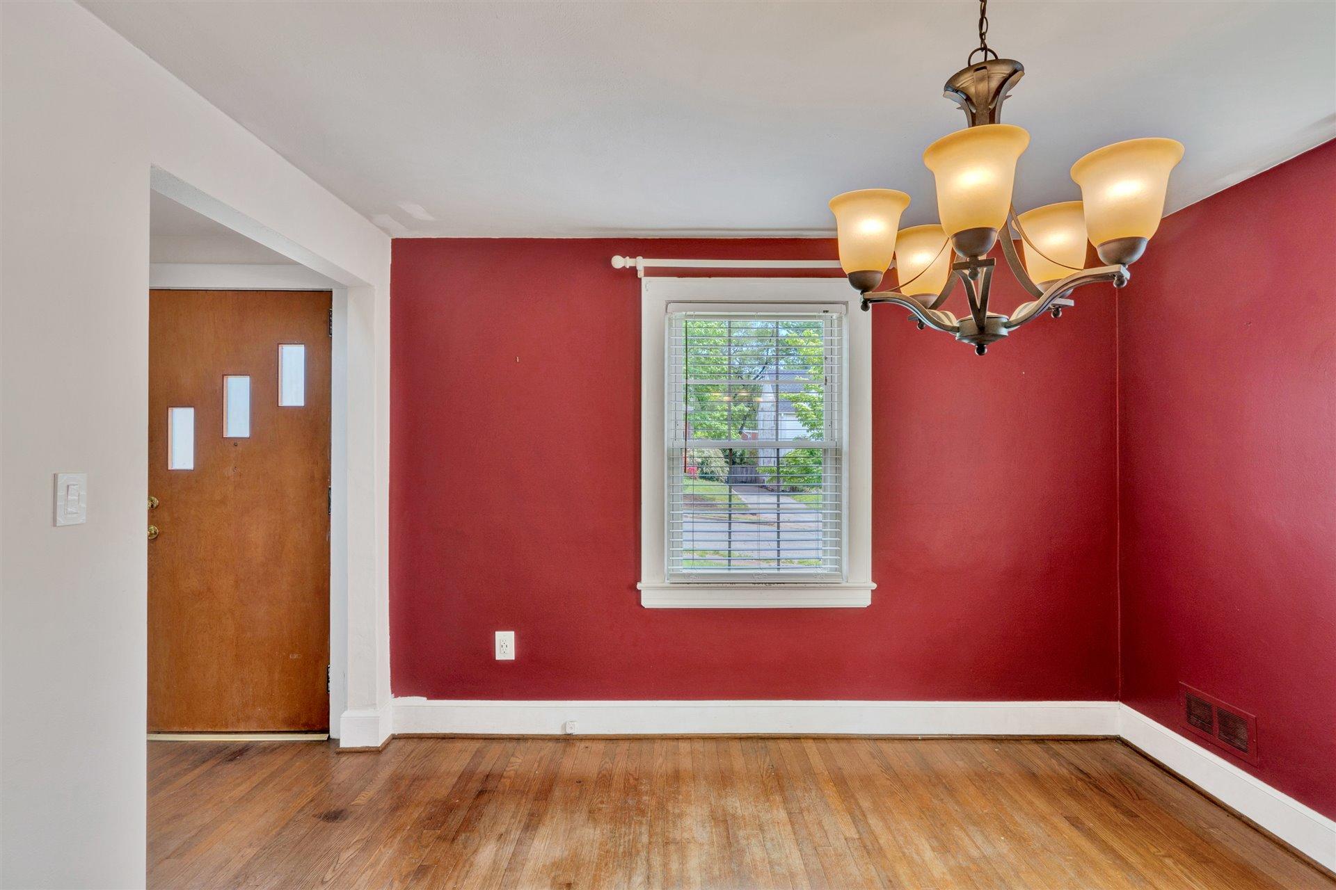 1827 Warrington Road Southwest Roanoke, VA 24015 - Photo 9 of 21 12-DSC1094