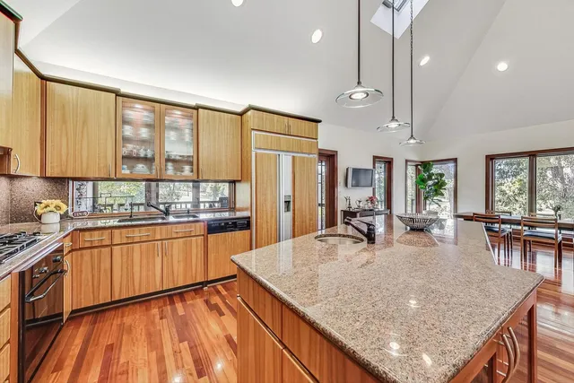 $1,580,000 | 132 North Wynstone Drive, North Barrington, IL 60010