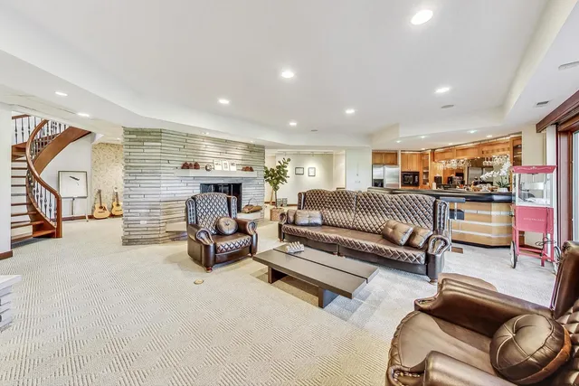 $1,580,000 | 132 North Wynstone Drive, North Barrington, IL 60010